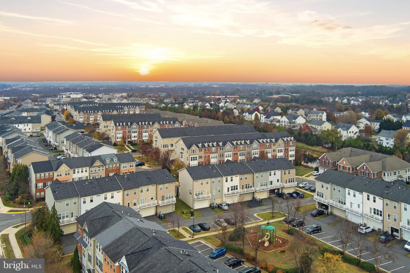 43911 EASTGATE VIEW DR, CHANTILLY, Virginia 20152, 3 Bedrooms Bedrooms, ,2 BathroomsBathrooms,Residential,For sale,43911 EASTGATE VIEW DR,VALO2111380 MLS # VALO2111380