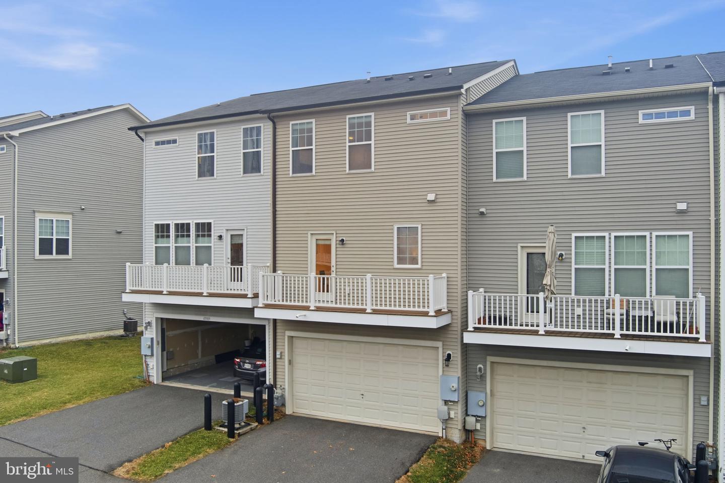 43911 EASTGATE VIEW DR, CHANTILLY, Virginia 20152, 3 Bedrooms Bedrooms, ,2 BathroomsBathrooms,Residential,For sale,43911 EASTGATE VIEW DR,VALO2111380 MLS # VALO2111380