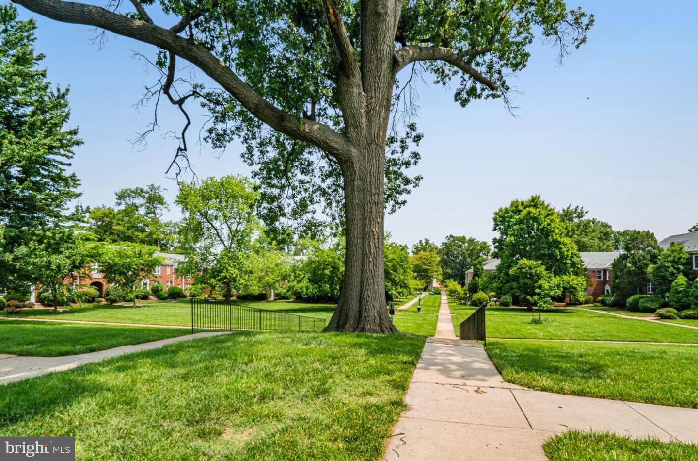 2 AUBURN CT #B, ALEXANDRIA, Virginia 22305, 2 Bedrooms Bedrooms, ,1 BathroomBathrooms,Residential,For sale,2 AUBURN CT #B,VAAX2051974 MLS # VAAX2051974