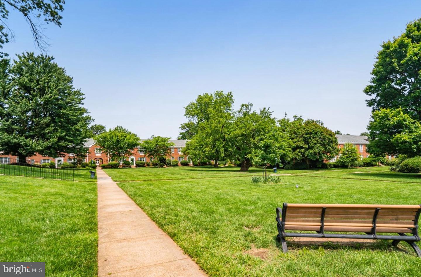 2 AUBURN CT #B, ALEXANDRIA, Virginia 22305, 2 Bedrooms Bedrooms, ,1 BathroomBathrooms,Residential,For sale,2 AUBURN CT #B,VAAX2051974 MLS # VAAX2051974