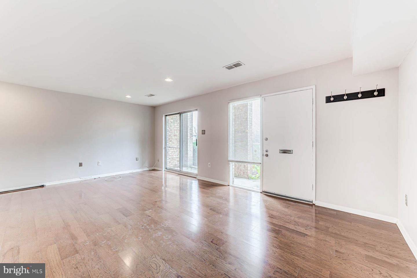 2609 WAGON DR #354, ALEXANDRIA, Virginia 22303, 2 Bedrooms Bedrooms, ,1 BathroomBathrooms,Residential,For sale,2609 WAGON DR #354,VAFX2265430 MLS # VAFX2265430