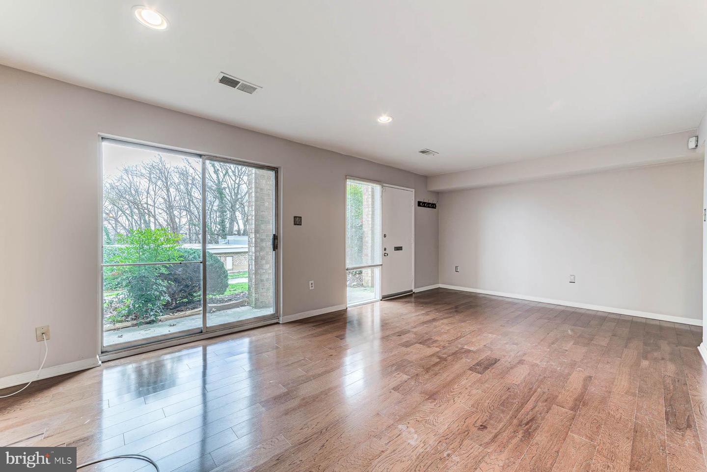 2609 WAGON DR #354, ALEXANDRIA, Virginia 22303, 2 Bedrooms Bedrooms, ,1 BathroomBathrooms,Residential,For sale,2609 WAGON DR #354,VAFX2265430 MLS # VAFX2265430