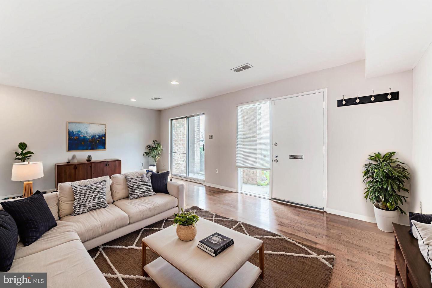 2609 WAGON DR #354, ALEXANDRIA, Virginia 22303, 2 Bedrooms Bedrooms, ,1 BathroomBathrooms,Residential,For sale,2609 WAGON DR #354,VAFX2265430 MLS # VAFX2265430