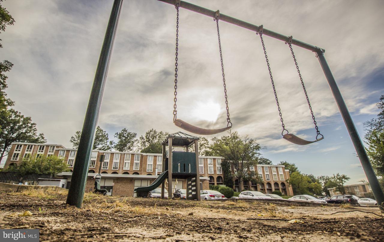 2609 WAGON DR #354, ALEXANDRIA, Virginia 22303, 2 Bedrooms Bedrooms, ,1 BathroomBathrooms,Residential,For sale,2609 WAGON DR #354,VAFX2265430 MLS # VAFX2265430