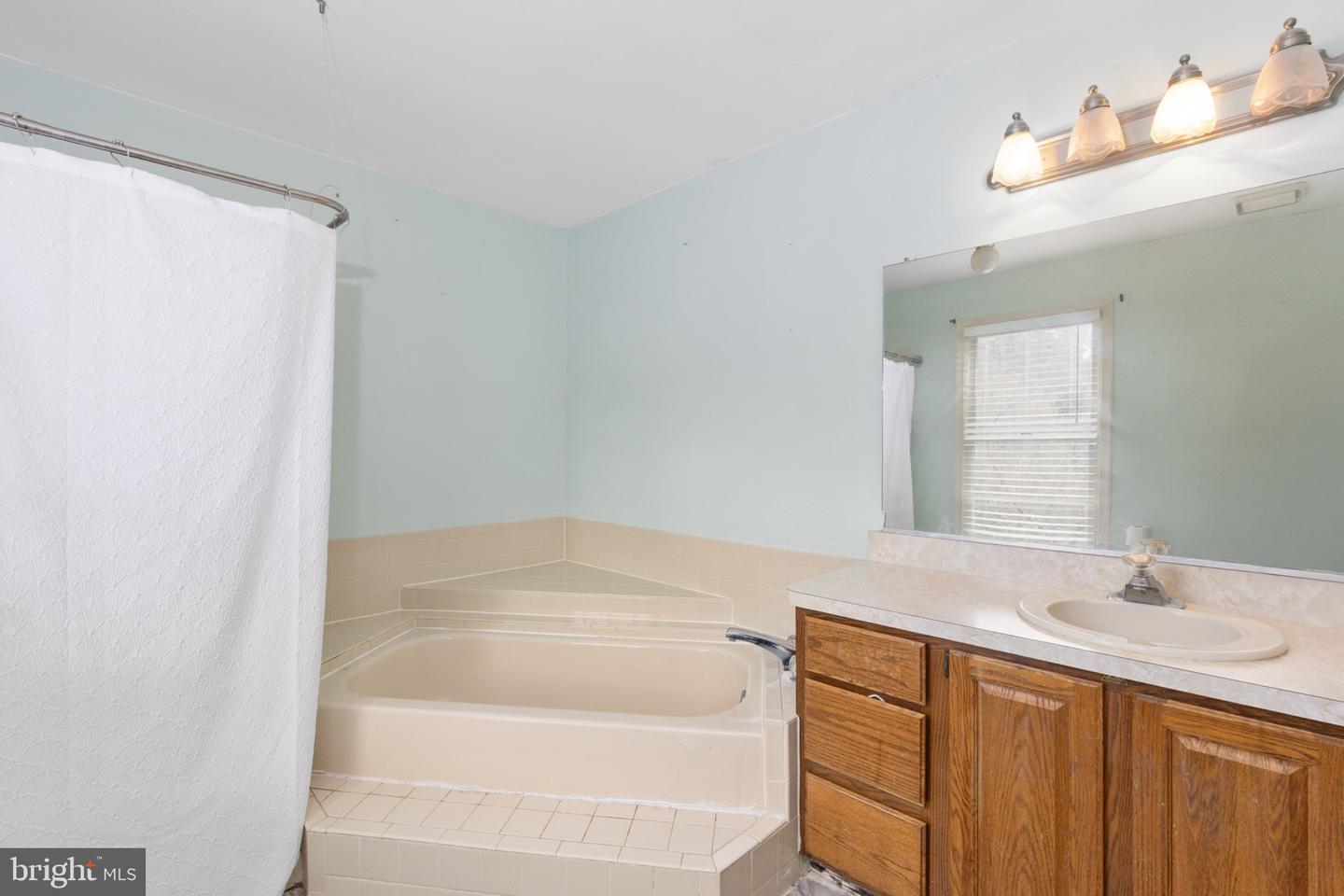 10611 MAPLE RIDGE DR, SPOTSYLVANIA, Virginia 22553, 4 Bedrooms Bedrooms, 11 Rooms Rooms,2 BathroomsBathrooms,Residential,For sale,10611 MAPLE RIDGE DR,VASP2036350 MLS # VASP2036350