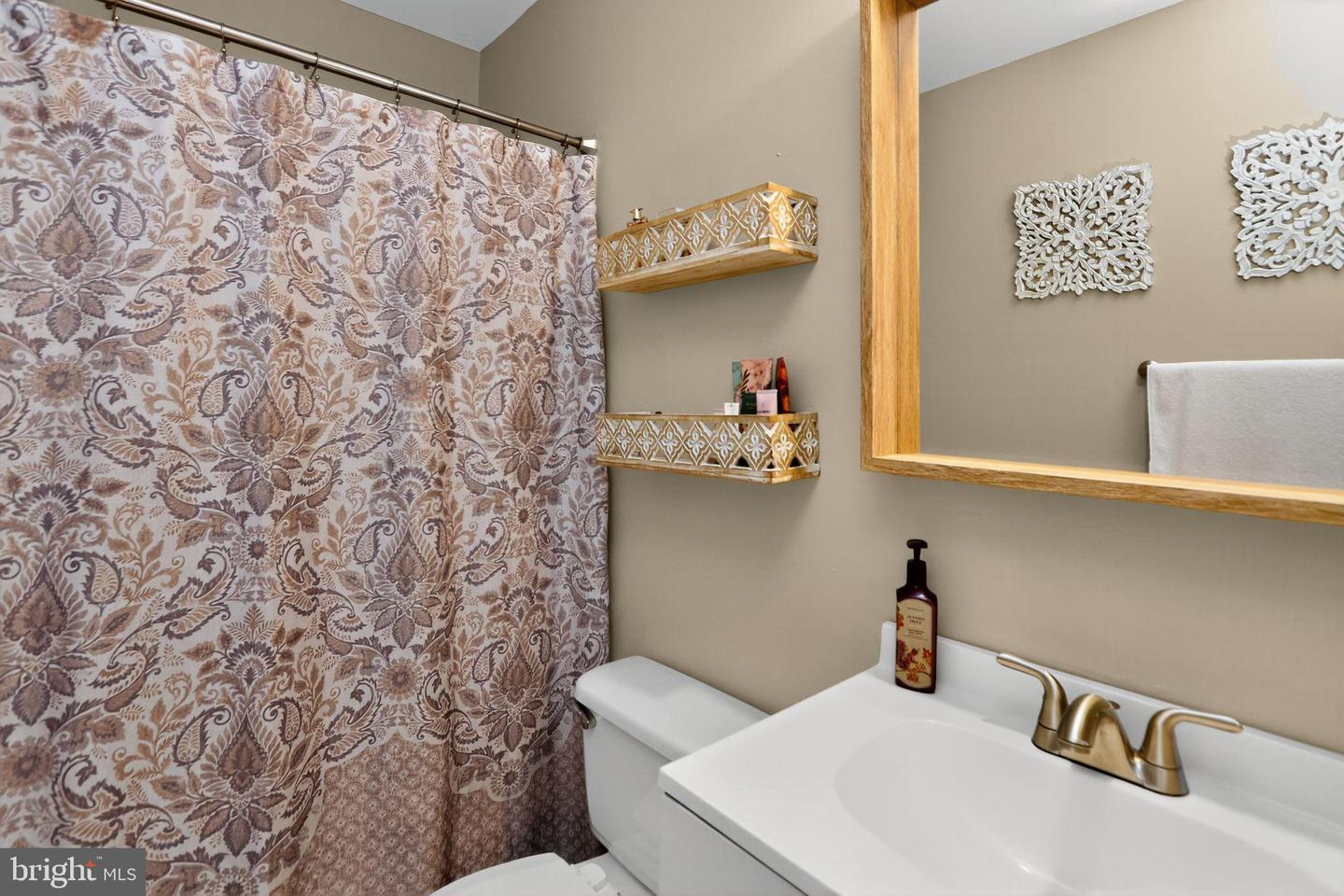 13918 LYNHURST DR, WOODBRIDGE, Virginia 22193, 4 Bedrooms Bedrooms, 10 Rooms Rooms,2 BathroomsBathrooms,Residential,For sale,13918 LYNHURST DR,VAPW2105638 MLS # VAPW2105638