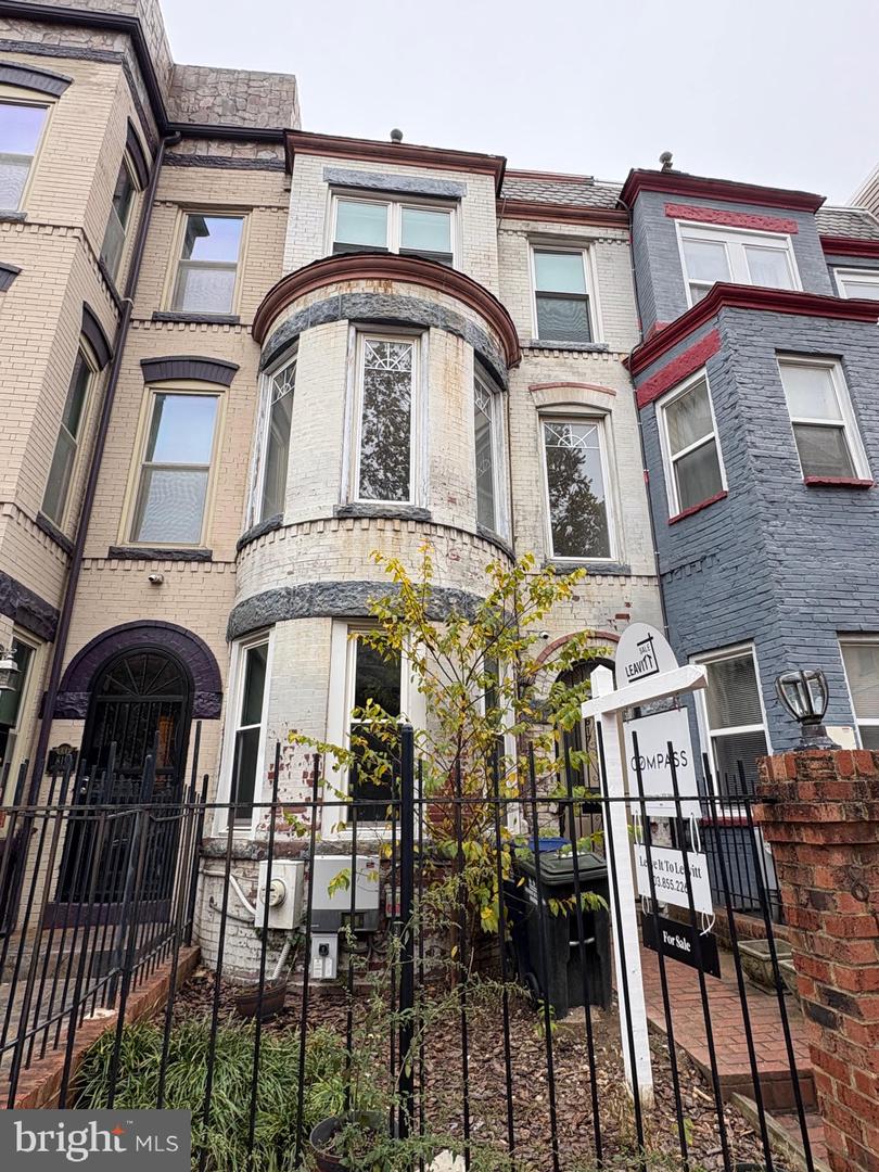 817 4TH ST NE, WASHINGTON, District Of Columbia 20002, 3 Bedrooms Bedrooms, ,2 BathroomsBathrooms,Residential,For sale,817 4TH ST NE,DCDC2230282 MLS # DCDC2230282
