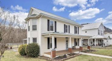 14593 CHURCH ST, EAGLE ROCK, Virginia 24085, 4 Bedrooms Bedrooms, ,2 BathroomsBathrooms,Residential,For sale,14593 CHURCH ST,VABO2000038 MLS # VABO2000038