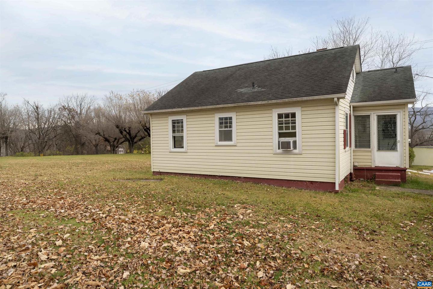 1007 SHERWOOD AVE, WAYNESBORO, Virginia 22980, 3 Bedrooms Bedrooms, ,1 BathroomBathrooms,Residential,For sale,1007 SHERWOOD AVE,671386 MLS # 671386