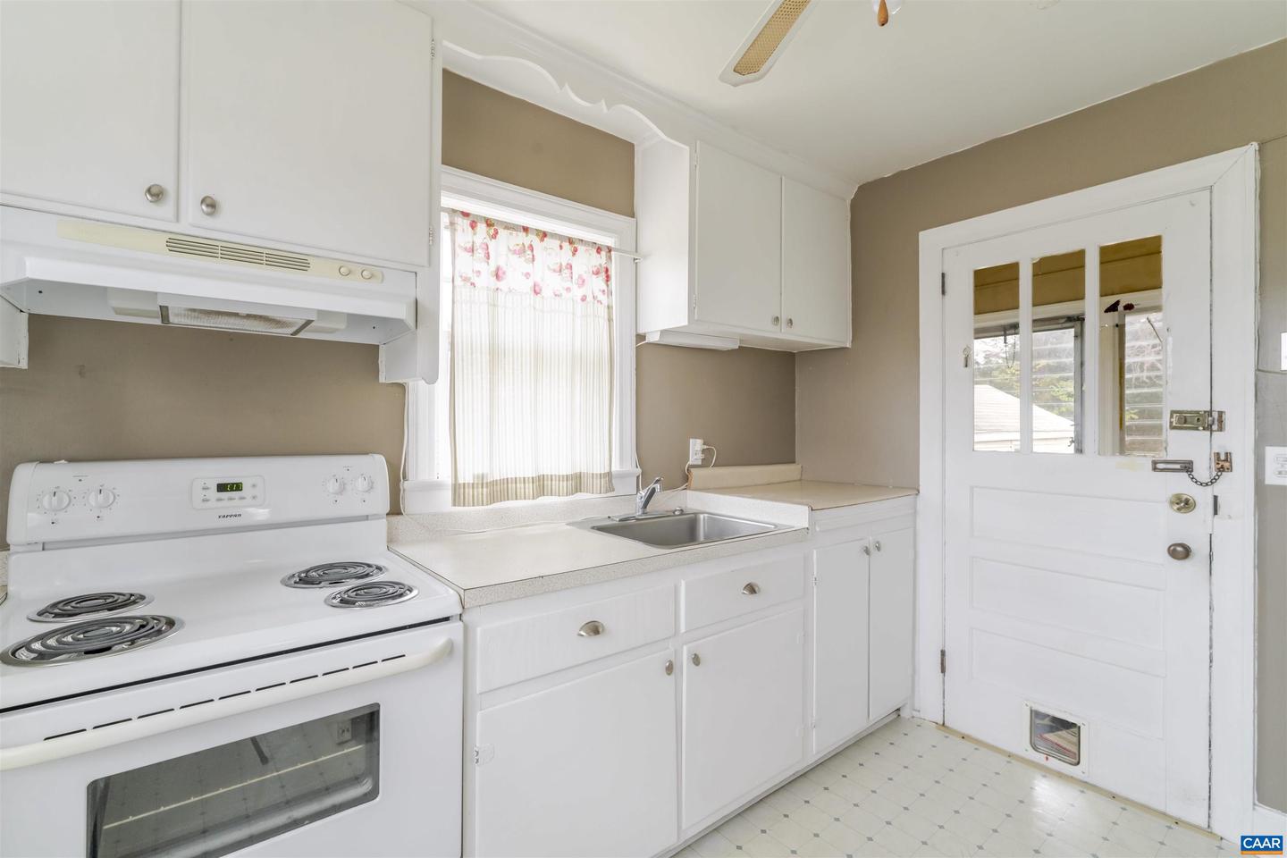 1007 SHERWOOD AVE, WAYNESBORO, Virginia 22980, 3 Bedrooms Bedrooms, ,1 BathroomBathrooms,Residential,For sale,1007 SHERWOOD AVE,671386 MLS # 671386