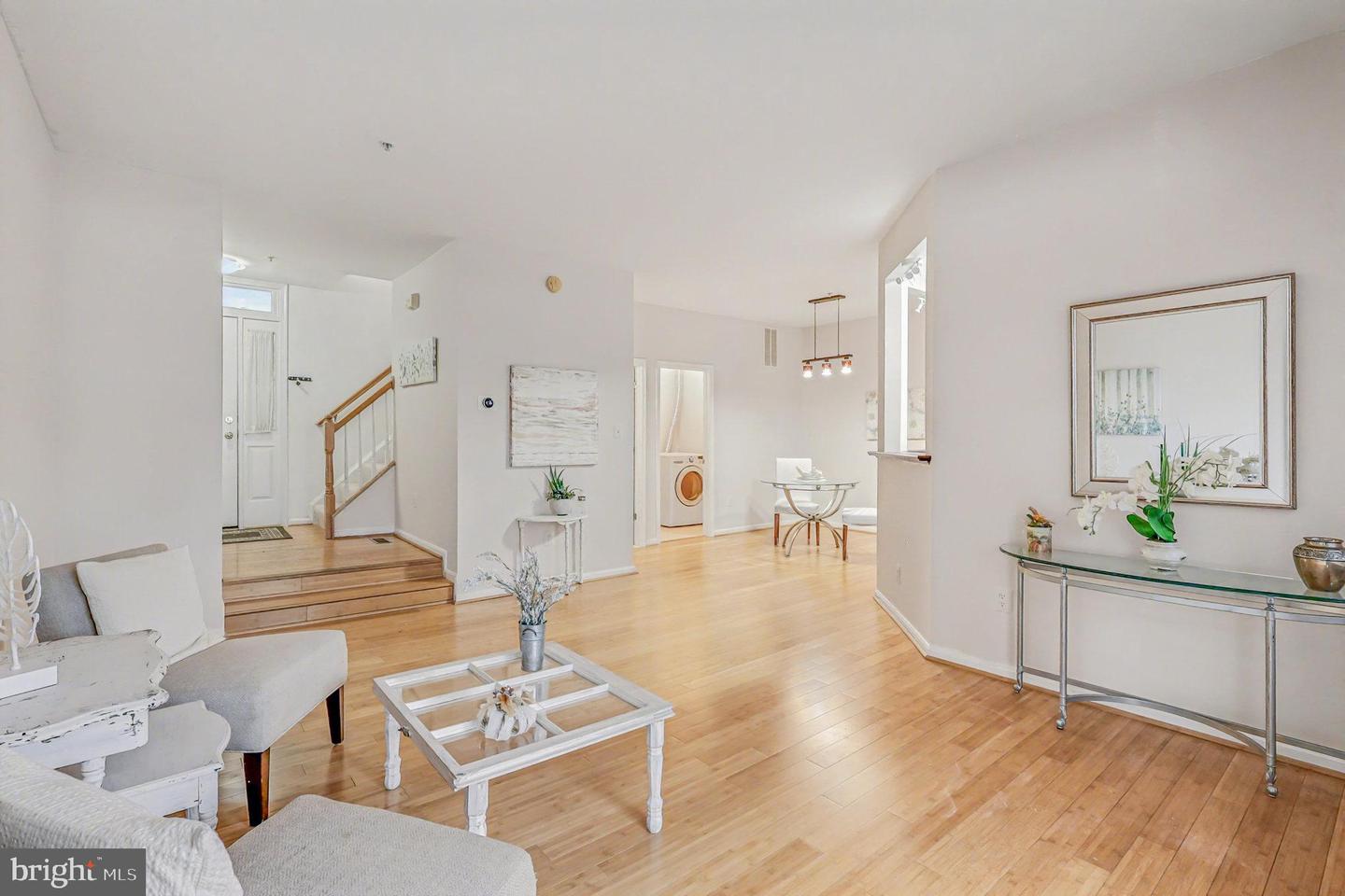 20402 COOL FERN SQ #20402, ASHBURN, Virginia 20147, 4 Bedrooms Bedrooms, ,3 BathroomsBathrooms,Residential,For sale,20402 COOL FERN SQ #20402,VALO2111614 MLS # VALO2111614