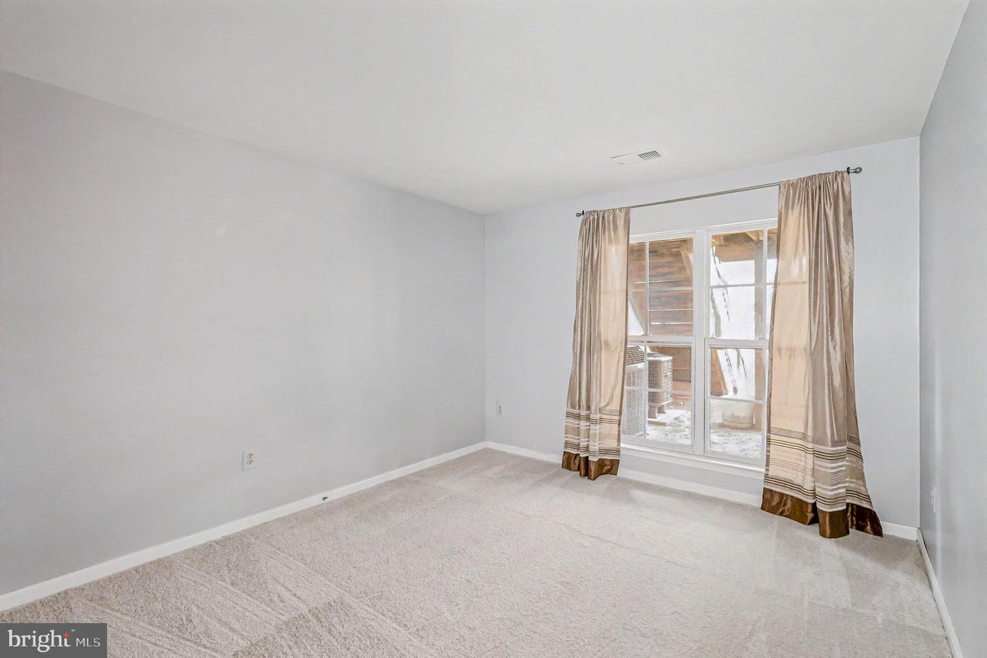 20402 COOL FERN SQ #20402, ASHBURN, Virginia 20147, 4 Bedrooms Bedrooms, ,3 BathroomsBathrooms,Residential,For sale,20402 COOL FERN SQ #20402,VALO2111614 MLS # VALO2111614