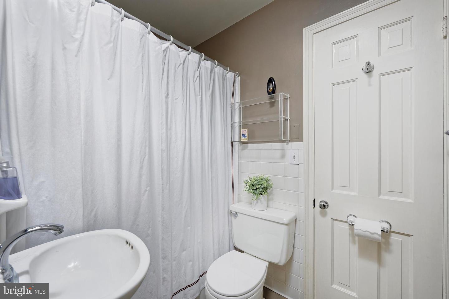 35771 SNAKE HILL RD, MIDDLEBURG, Virginia 20117, 3 Bedrooms Bedrooms, ,4 BathroomsBathrooms,Residential,For sale,35771 SNAKE HILL RD,VALO2106308 MLS # VALO2106308