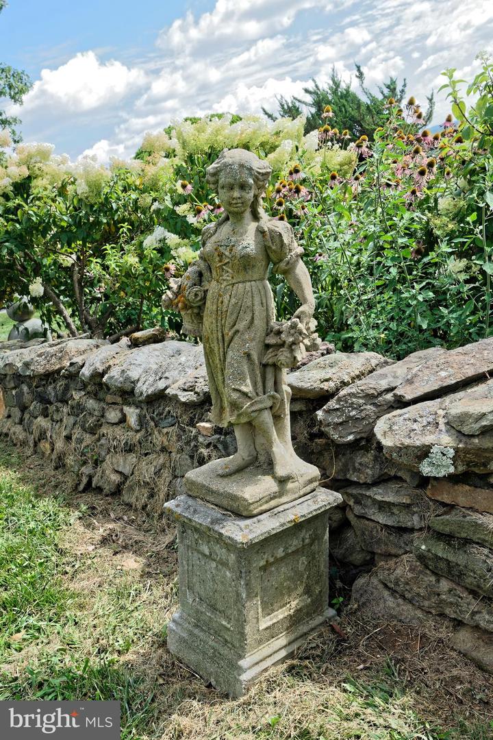 35771 SNAKE HILL RD, MIDDLEBURG, Virginia 20117, 3 Bedrooms Bedrooms, ,4 BathroomsBathrooms,Residential,For sale,35771 SNAKE HILL RD,VALO2106308 MLS # VALO2106308