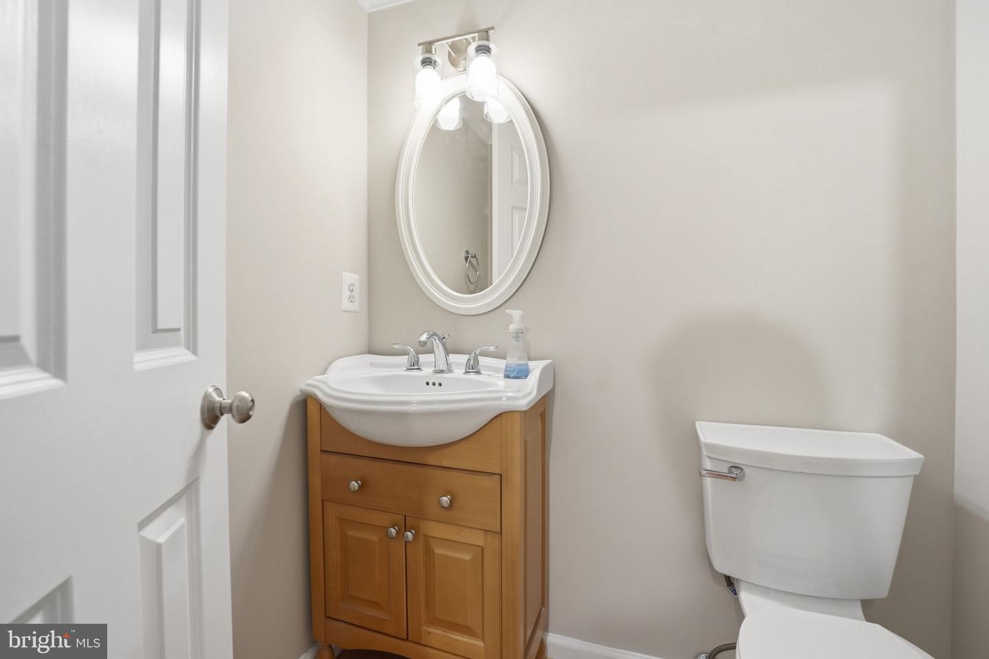 3152 EAKIN PARK CT, FAIRFAX, Virginia 22031, 3 Bedrooms Bedrooms, ,3 BathroomsBathrooms,Residential,For sale,3152 EAKIN PARK CT,VAFX2270322 MLS # VAFX2270322