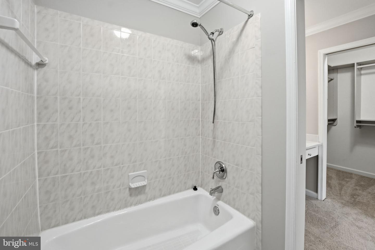 3152 EAKIN PARK CT, FAIRFAX, Virginia 22031, 3 Bedrooms Bedrooms, ,3 BathroomsBathrooms,Residential,For sale,3152 EAKIN PARK CT,VAFX2270322 MLS # VAFX2270322