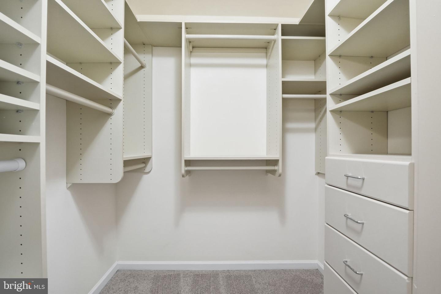 3152 EAKIN PARK CT, FAIRFAX, Virginia 22031, 3 Bedrooms Bedrooms, ,3 BathroomsBathrooms,Residential,For sale,3152 EAKIN PARK CT,VAFX2270322 MLS # VAFX2270322