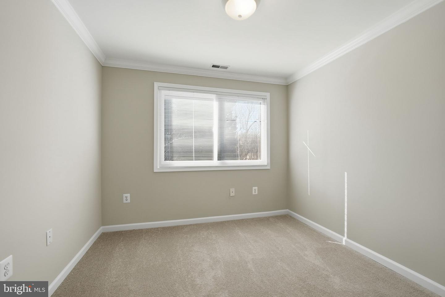 3152 EAKIN PARK CT, FAIRFAX, Virginia 22031, 3 Bedrooms Bedrooms, ,3 BathroomsBathrooms,Residential,For sale,3152 EAKIN PARK CT,VAFX2270322 MLS # VAFX2270322