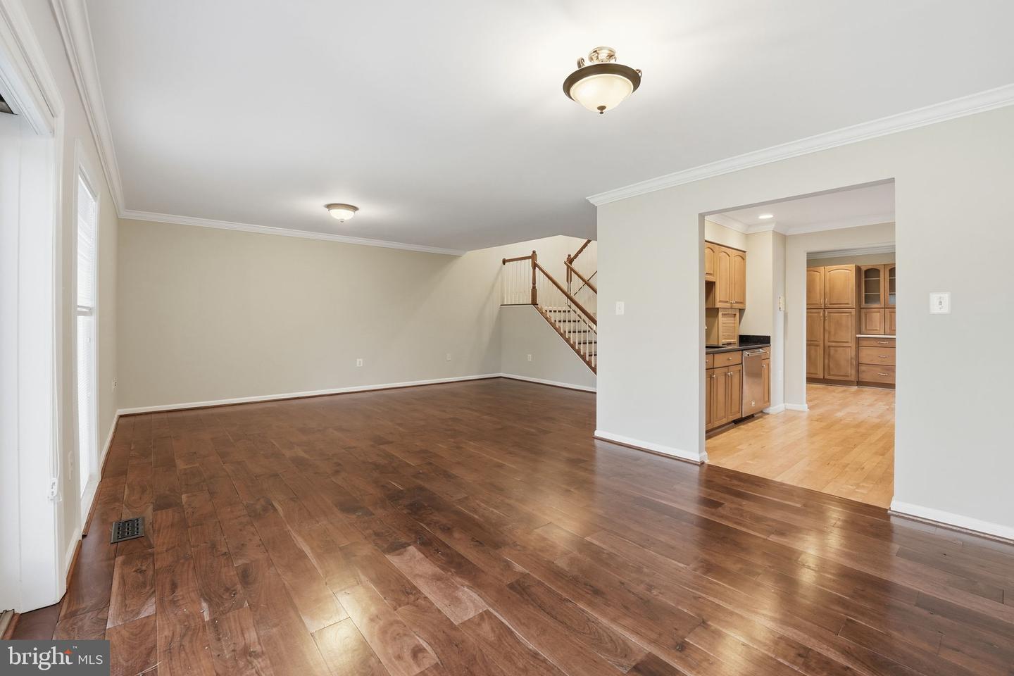 3152 EAKIN PARK CT, FAIRFAX, Virginia 22031, 3 Bedrooms Bedrooms, ,3 BathroomsBathrooms,Residential,For sale,3152 EAKIN PARK CT,VAFX2270322 MLS # VAFX2270322