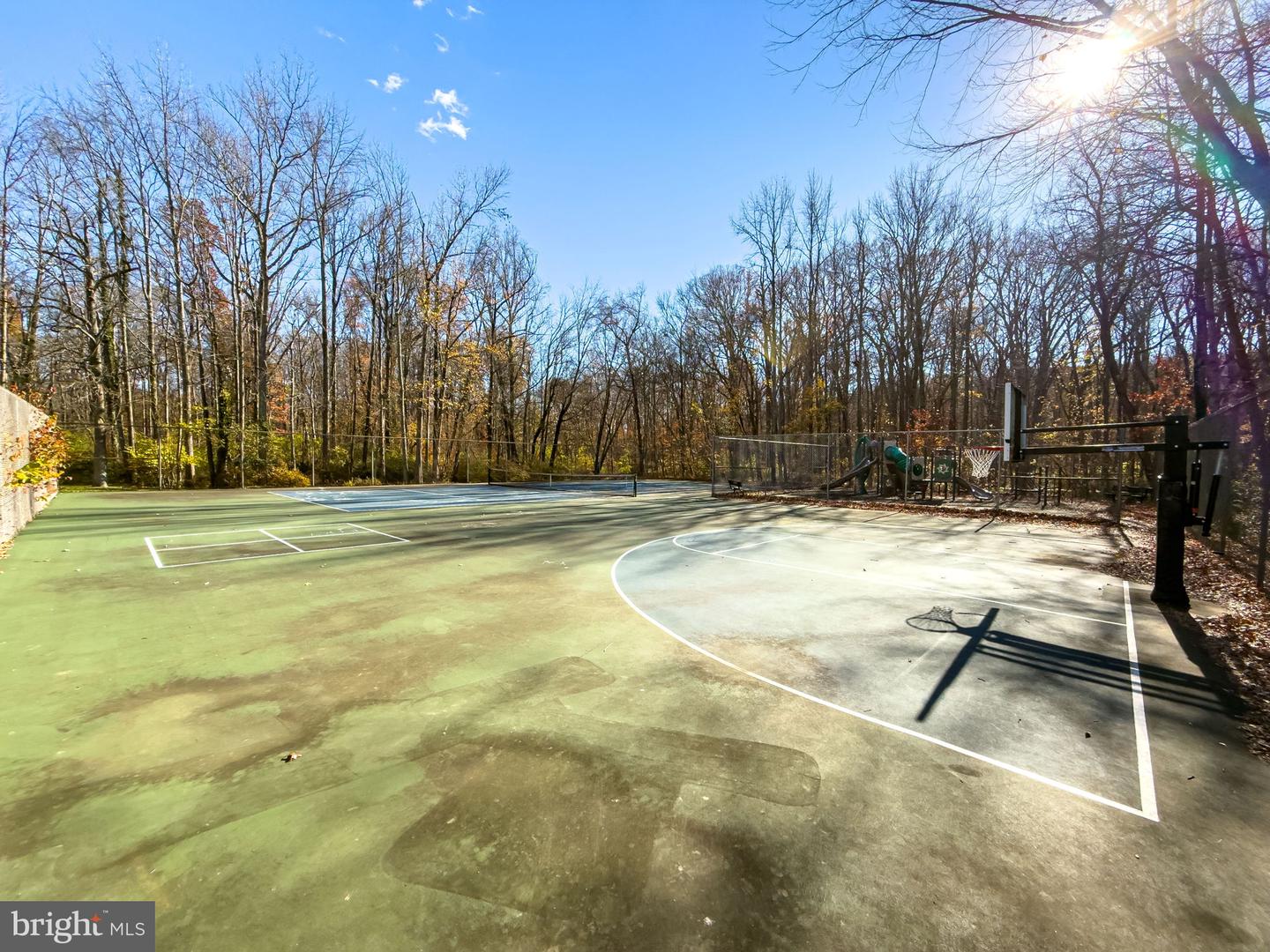 3152 EAKIN PARK CT, FAIRFAX, Virginia 22031, 3 Bedrooms Bedrooms, ,3 BathroomsBathrooms,Residential,For sale,3152 EAKIN PARK CT,VAFX2270322 MLS # VAFX2270322