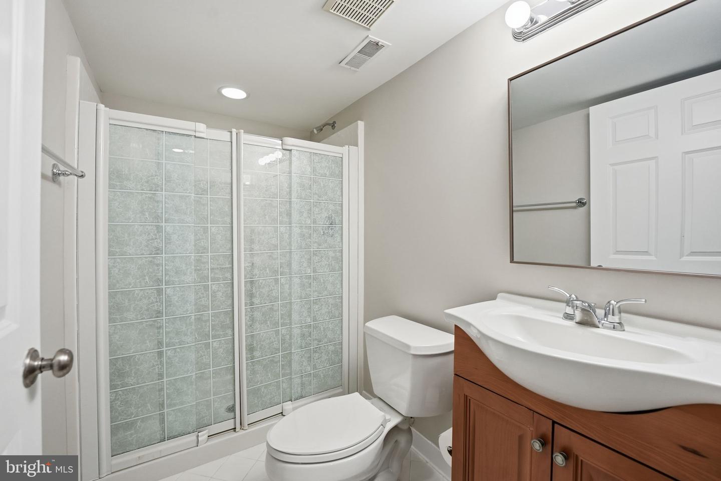 3152 EAKIN PARK CT, FAIRFAX, Virginia 22031, 3 Bedrooms Bedrooms, ,3 BathroomsBathrooms,Residential,For sale,3152 EAKIN PARK CT,VAFX2270322 MLS # VAFX2270322