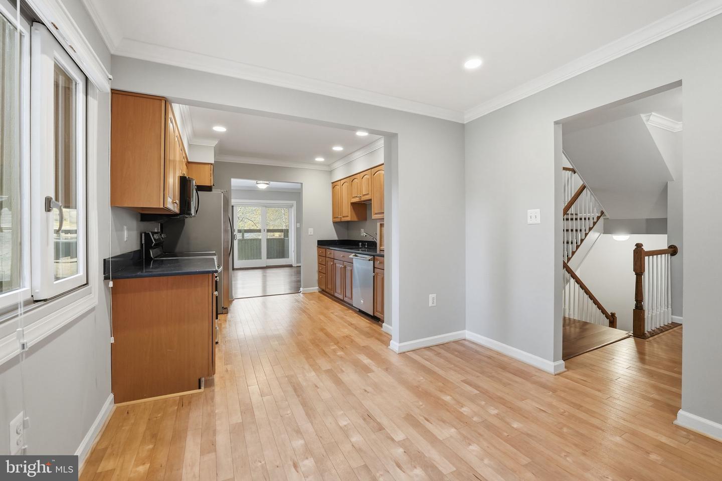 3152 EAKIN PARK CT, FAIRFAX, Virginia 22031, 3 Bedrooms Bedrooms, ,3 BathroomsBathrooms,Residential,For sale,3152 EAKIN PARK CT,VAFX2270322 MLS # VAFX2270322