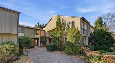 3152 EAKIN PARK CT, FAIRFAX, Virginia 22031, 3 Bedrooms Bedrooms, ,3 BathroomsBathrooms,Residential,For sale,3152 EAKIN PARK CT,VAFX2270322 MLS # VAFX2270322