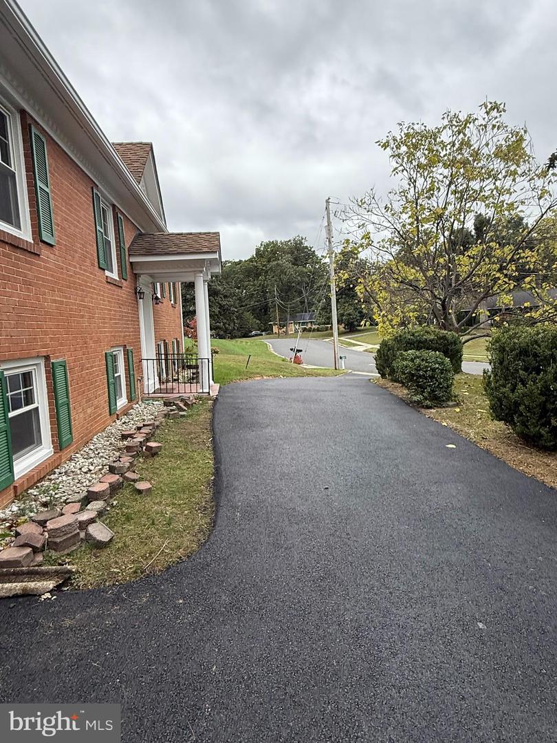 5405 BROOKLAND RD, ALEXANDRIA, Virginia 22310, 4 Bedrooms Bedrooms, ,2 BathroomsBathrooms,Residential,For sale,5405 BROOKLAND RD,VAFX2274928 MLS # VAFX2274928