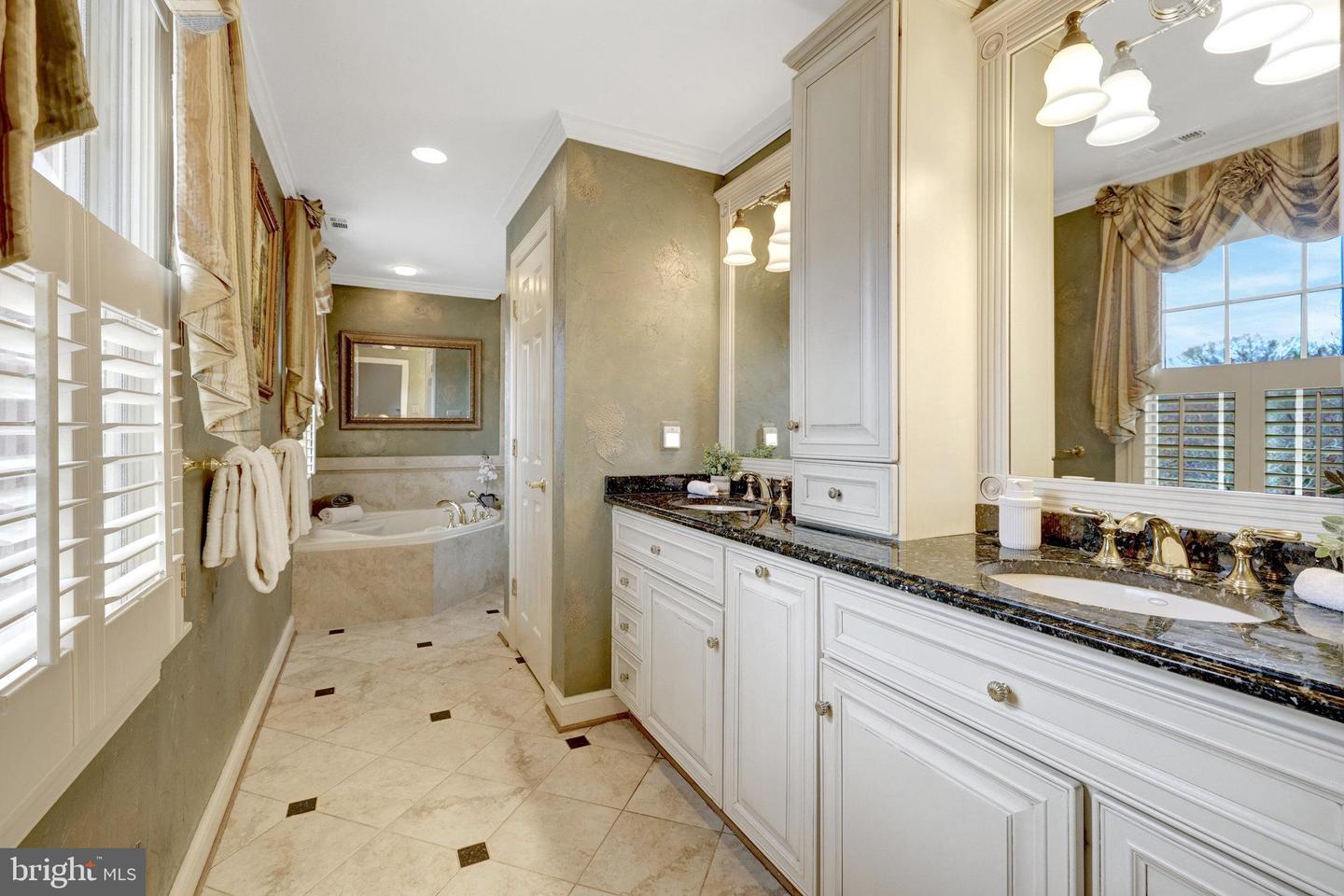 10100 WALKER LAKE DR, GREAT FALLS, Virginia 22066, 4 Bedrooms Bedrooms, ,4 BathroomsBathrooms,Residential,For sale,10100 WALKER LAKE DR,VAFX2275436 MLS # VAFX2275436 10100 WALKER LAKE DR, GREAT FALLS, Virginia 22066, 4 Bedrooms Bedrooms, ,4 BathroomsBathrooms,Residential,For sale,10100 WALKER LAKE DR,VAFX2275436 MLS # VAFX2275436