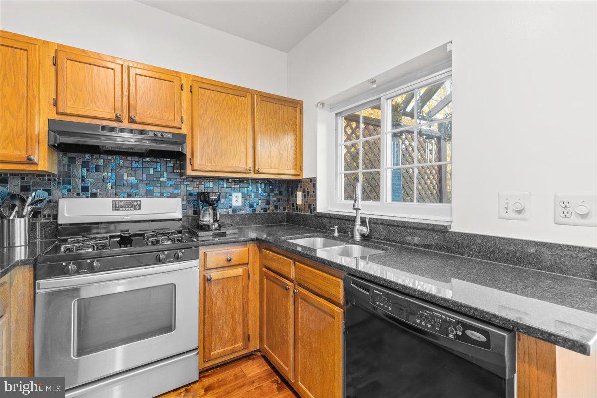 7218 PARSONS CT, ALEXANDRIA, Virginia 22306, 3 Bedrooms Bedrooms, ,2 BathroomsBathrooms,Residential,For sale,7218 PARSONS CT,VAFX2275458 MLS # VAFX2275458