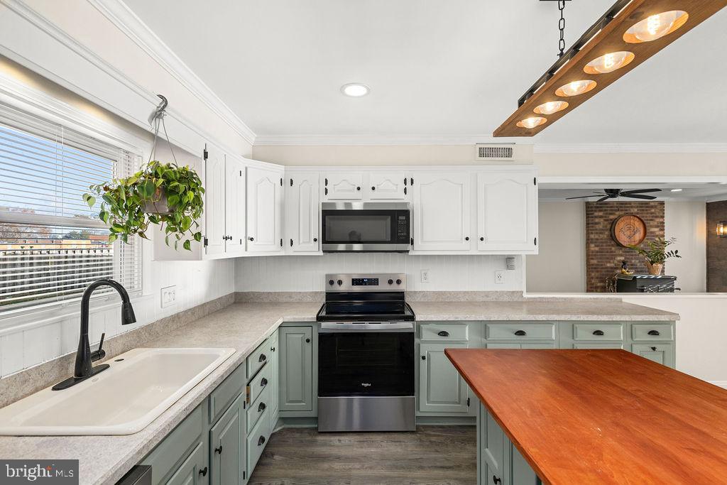 503 S MAPLE CT, STERLING, Virginia 20164, 4 Bedrooms Bedrooms, ,2 BathroomsBathrooms,Residential,For sale,503 S MAPLE CT,VALO2110996 MLS # VALO2110996