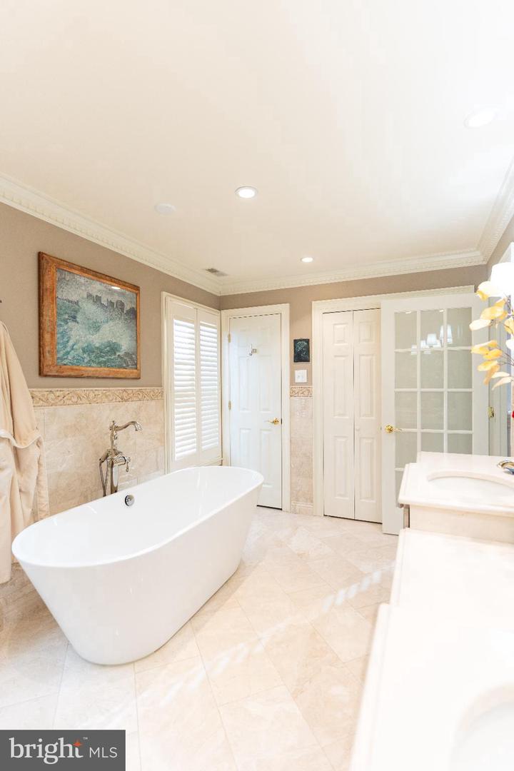 9 HUNT CT, MIDDLEBURG, Virginia 20117, 3 Bedrooms Bedrooms, 7 Rooms Rooms,2 BathroomsBathrooms,Residential,For sale,9 HUNT CT,VALO2111284 MLS # VALO2111284