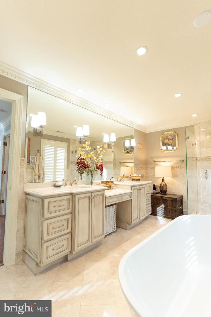 9 HUNT CT, MIDDLEBURG, Virginia 20117, 3 Bedrooms Bedrooms, 7 Rooms Rooms,2 BathroomsBathrooms,Residential,For sale,9 HUNT CT,VALO2111284 MLS # VALO2111284