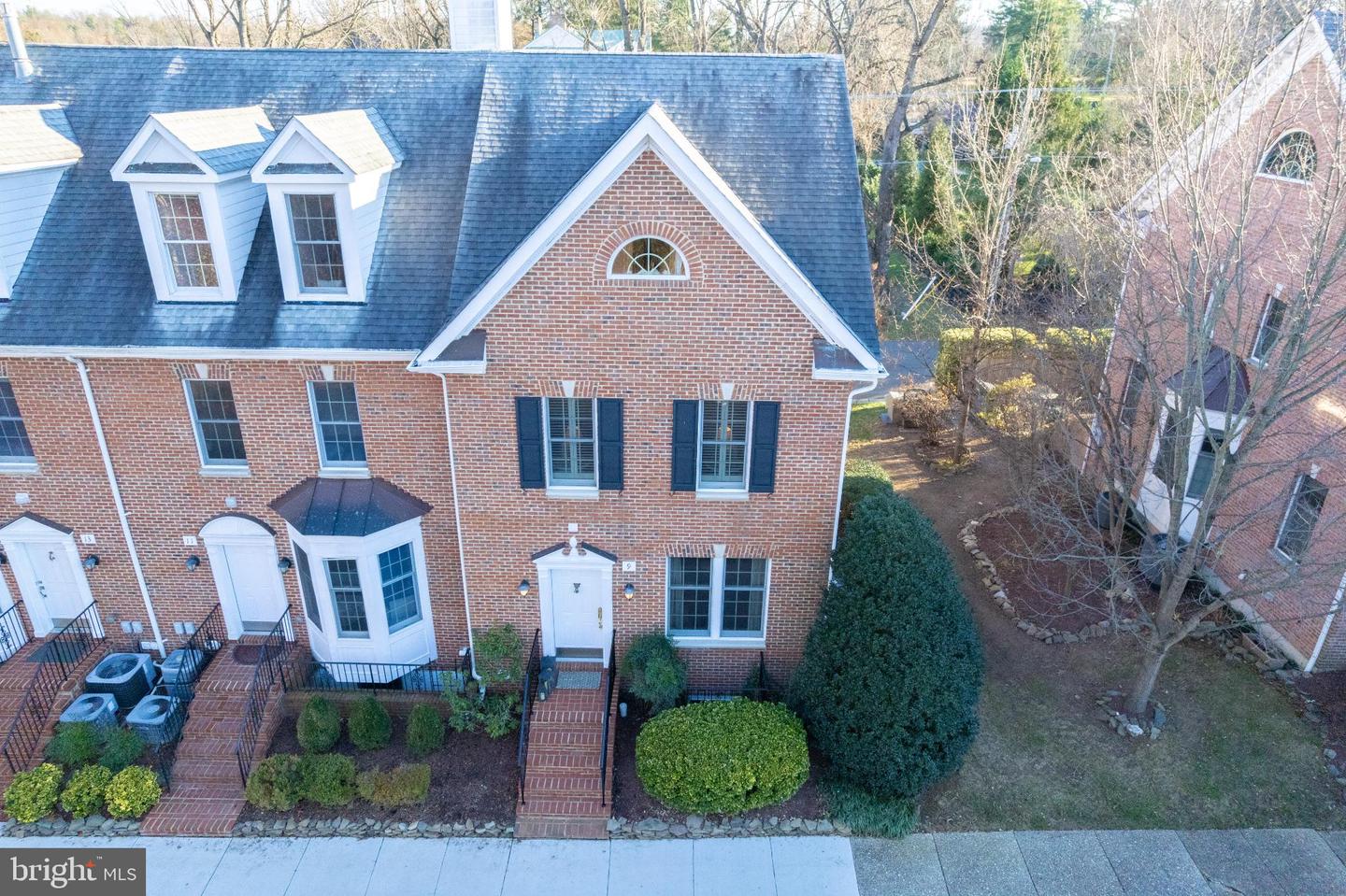 9 HUNT CT, MIDDLEBURG, Virginia 20117, 3 Bedrooms Bedrooms, 7 Rooms Rooms,2 BathroomsBathrooms,Residential,For sale,9 HUNT CT,VALO2111284 MLS # VALO2111284