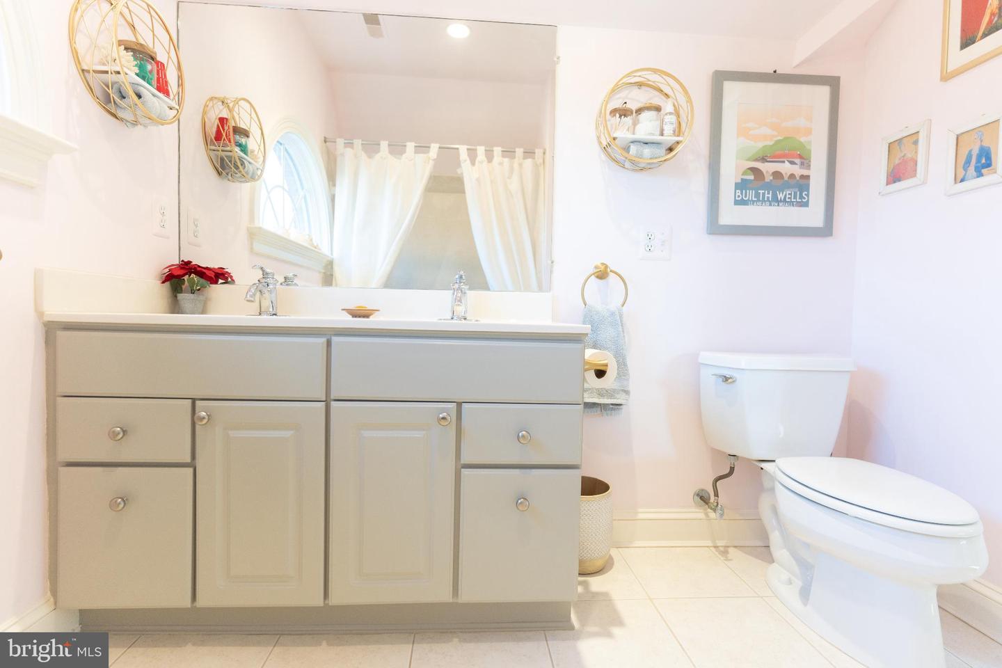 9 HUNT CT, MIDDLEBURG, Virginia 20117, 3 Bedrooms Bedrooms, 7 Rooms Rooms,2 BathroomsBathrooms,Residential,For sale,9 HUNT CT,VALO2111284 MLS # VALO2111284