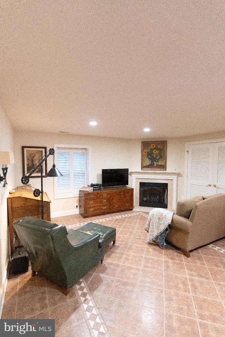 9 HUNT CT, MIDDLEBURG, Virginia 20117, 3 Bedrooms Bedrooms, 7 Rooms Rooms,2 BathroomsBathrooms,Residential,For sale,9 HUNT CT,VALO2111284 MLS # VALO2111284