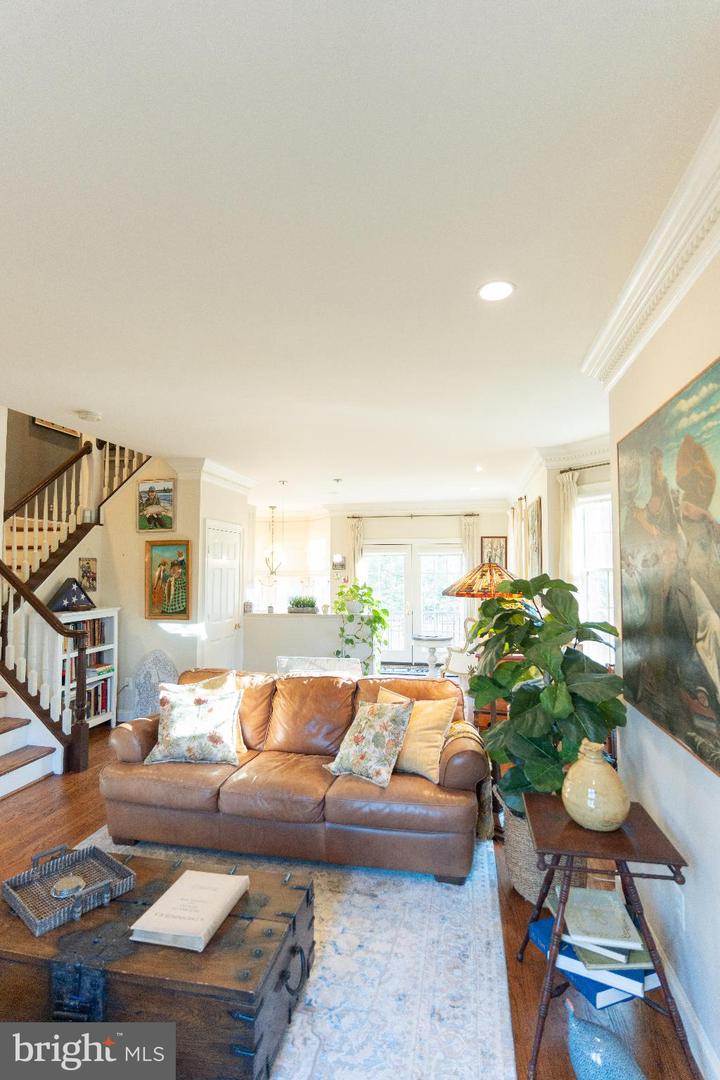 9 HUNT CT, MIDDLEBURG, Virginia 20117, 3 Bedrooms Bedrooms, 7 Rooms Rooms,2 BathroomsBathrooms,Residential,For sale,9 HUNT CT,VALO2111284 MLS # VALO2111284