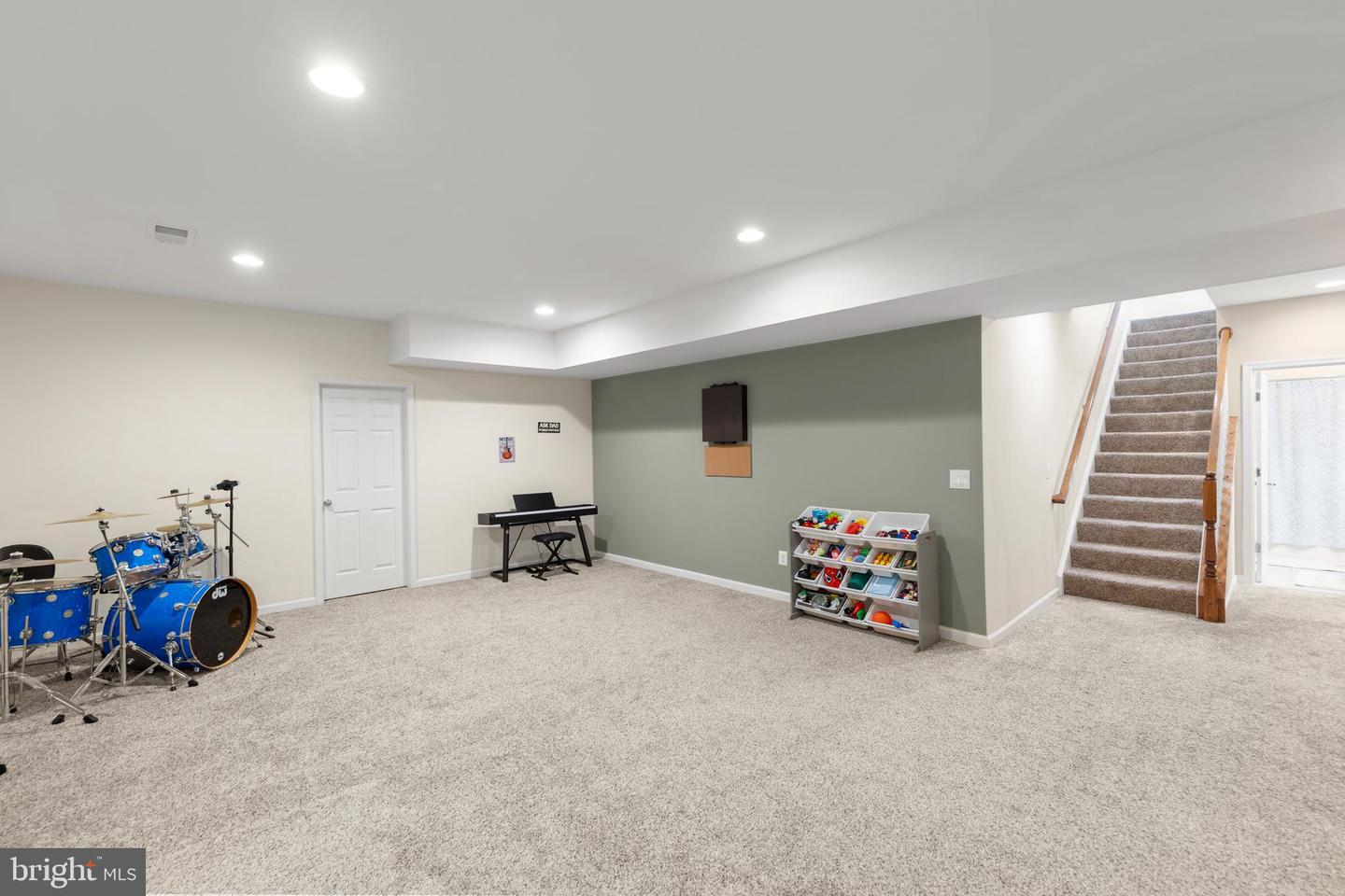 102 FLYFOOT DR, STEPHENSON, Virginia 22656, 5 Bedrooms Bedrooms, ,3 BathroomsBathrooms,Residential,For sale,102 FLYFOOT DR,VAFV2038102 MLS # VAFV2038102