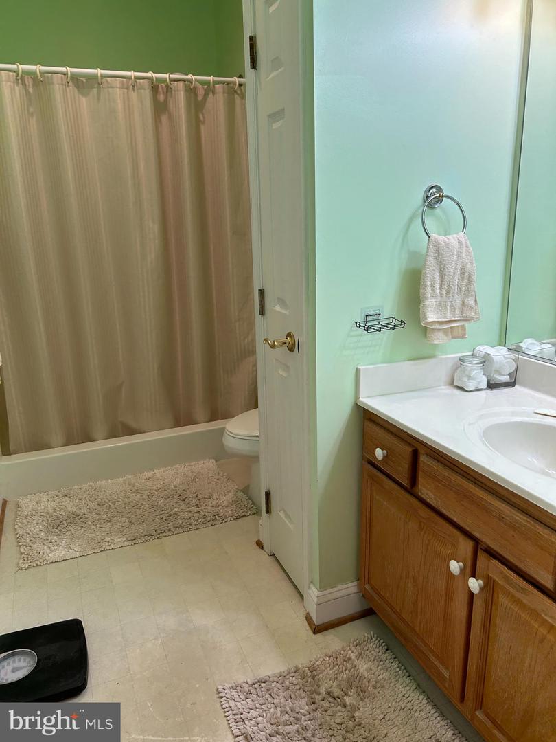 122 BAYBERRY CT, STEPHENS CITY, Virginia 22655, 2 Bedrooms Bedrooms, 6 Rooms Rooms,2 BathroomsBathrooms,Residential,For sale,122 BAYBERRY CT,VAFV2038178 MLS # VAFV2038178