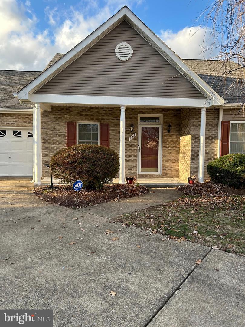 122 BAYBERRY CT, STEPHENS CITY, Virginia 22655, 2 Bedrooms Bedrooms, 6 Rooms Rooms,2 BathroomsBathrooms,Residential,For sale,122 BAYBERRY CT,VAFV2038178 MLS # VAFV2038178