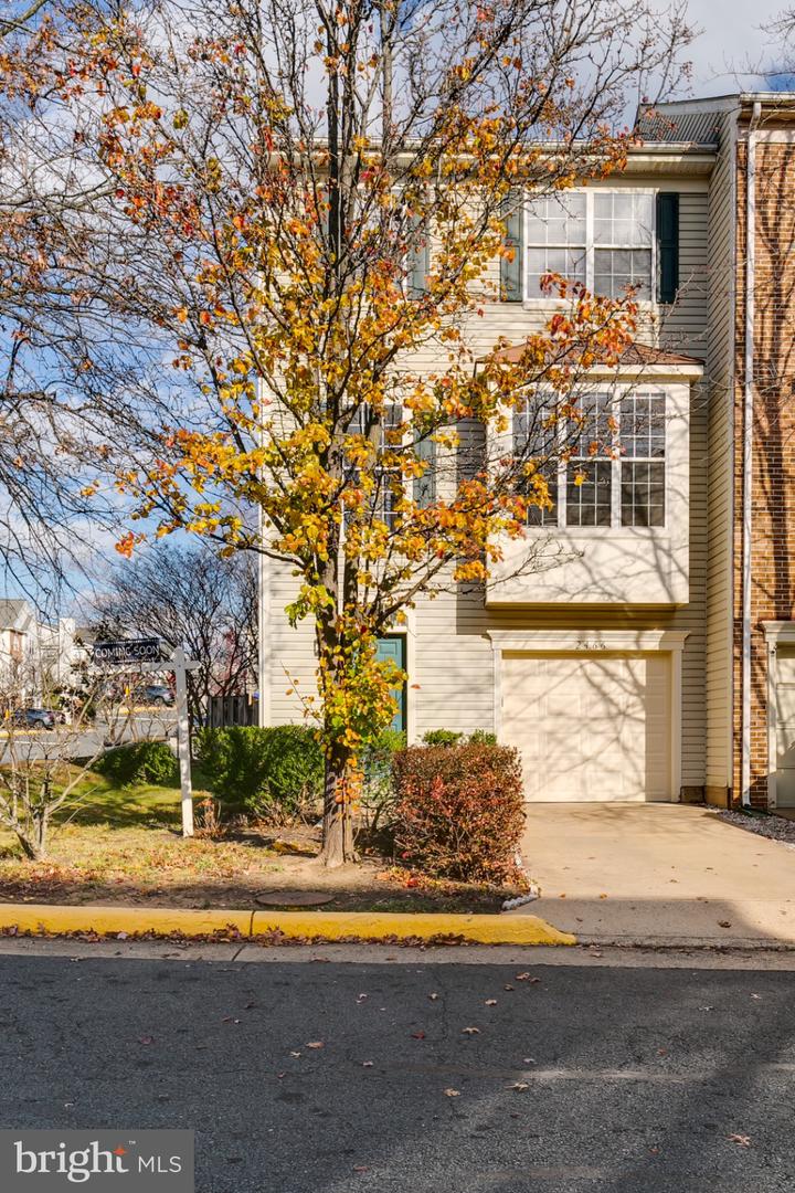 2466 CLOVER FIELD CIR, HERNDON, Virginia 20171, 3 Bedrooms Bedrooms, 12 Rooms Rooms,2 BathroomsBathrooms,Residential,For sale,2466 CLOVER FIELD CIR,VAFX2280208 MLS # VAFX2280208
