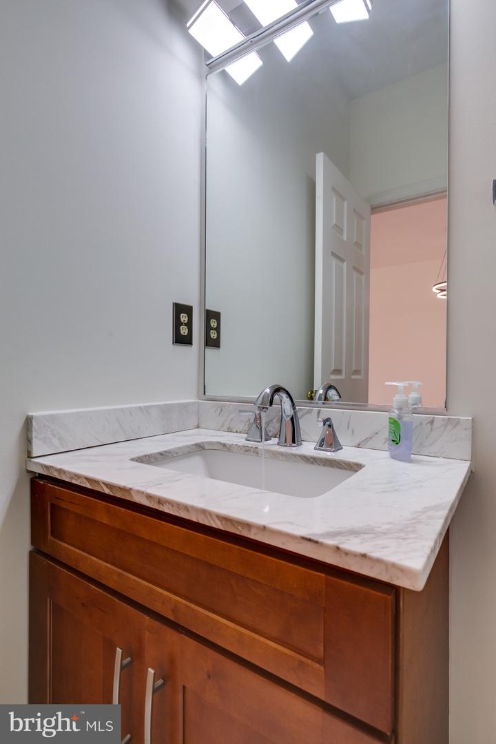 2466 CLOVER FIELD CIR, HERNDON, Virginia 20171, 3 Bedrooms Bedrooms, 12 Rooms Rooms,2 BathroomsBathrooms,Residential,For sale,2466 CLOVER FIELD CIR,VAFX2280208 MLS # VAFX2280208