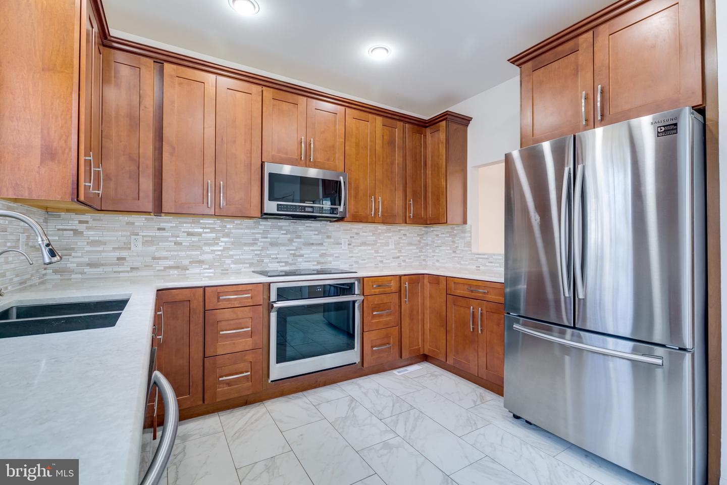 2466 CLOVER FIELD CIR, HERNDON, Virginia 20171, 3 Bedrooms Bedrooms, 12 Rooms Rooms,2 BathroomsBathrooms,Residential,For sale,2466 CLOVER FIELD CIR,VAFX2280208 MLS # VAFX2280208