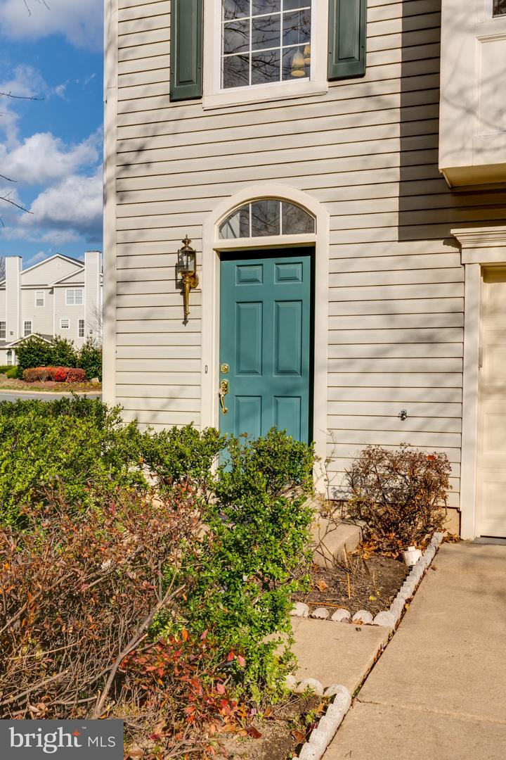 2466 CLOVER FIELD CIR, HERNDON, Virginia 20171, 3 Bedrooms Bedrooms, 12 Rooms Rooms,2 BathroomsBathrooms,Residential,For sale,2466 CLOVER FIELD CIR,VAFX2280208 MLS # VAFX2280208