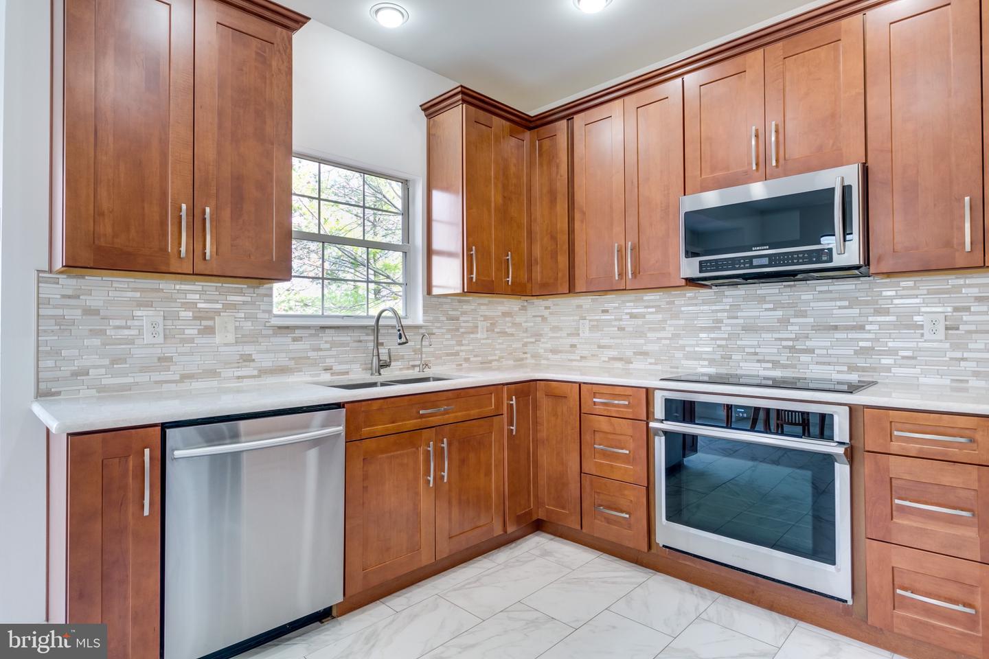 2466 CLOVER FIELD CIR, HERNDON, Virginia 20171, 3 Bedrooms Bedrooms, 12 Rooms Rooms,2 BathroomsBathrooms,Residential,For sale,2466 CLOVER FIELD CIR,VAFX2280208 MLS # VAFX2280208