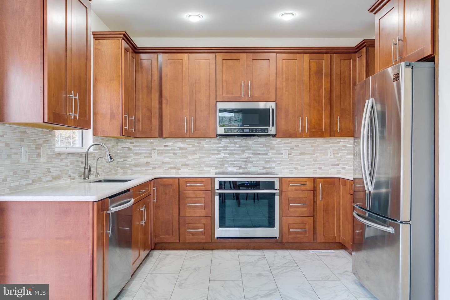 2466 CLOVER FIELD CIR, HERNDON, Virginia 20171, 3 Bedrooms Bedrooms, 12 Rooms Rooms,2 BathroomsBathrooms,Residential,For sale,2466 CLOVER FIELD CIR,VAFX2280208 MLS # VAFX2280208