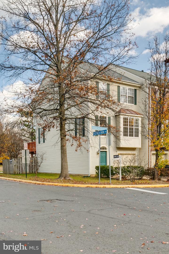 2466 CLOVER FIELD CIR, HERNDON, Virginia 20171, 3 Bedrooms Bedrooms, 12 Rooms Rooms,2 BathroomsBathrooms,Residential,For sale,2466 CLOVER FIELD CIR,VAFX2280208 MLS # VAFX2280208