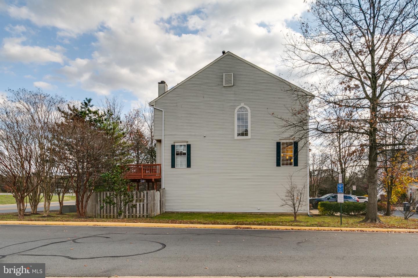 2466 CLOVER FIELD CIR, HERNDON, Virginia 20171, 3 Bedrooms Bedrooms, 12 Rooms Rooms,2 BathroomsBathrooms,Residential,For sale,2466 CLOVER FIELD CIR,VAFX2280208 MLS # VAFX2280208