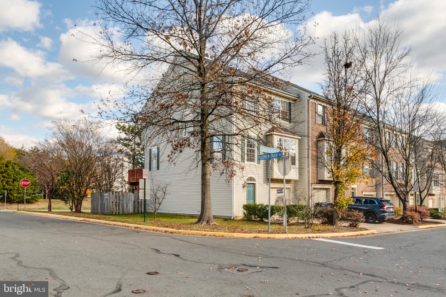 2466 CLOVER FIELD CIR, HERNDON, Virginia 20171, 3 Bedrooms Bedrooms, 12 Rooms Rooms,2 BathroomsBathrooms,Residential,For sale,2466 CLOVER FIELD CIR,VAFX2280208 MLS # VAFX2280208