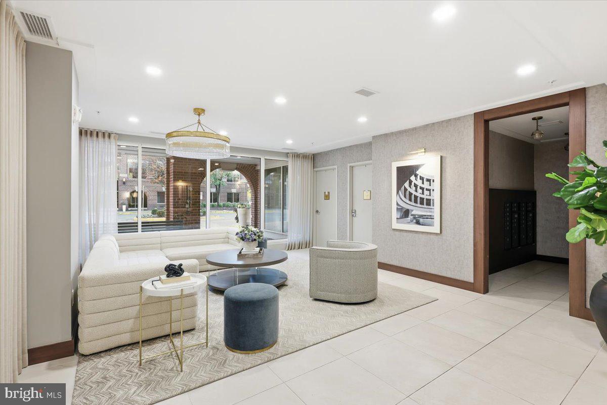 625 SLATERS LN #G4, ALEXANDRIA, Virginia 22314, 1 Bedroom Bedrooms, ,1 BathroomBathrooms,Residential,For sale,625 SLATERS LN #G4,VAAX2051996 MLS # VAAX2051996